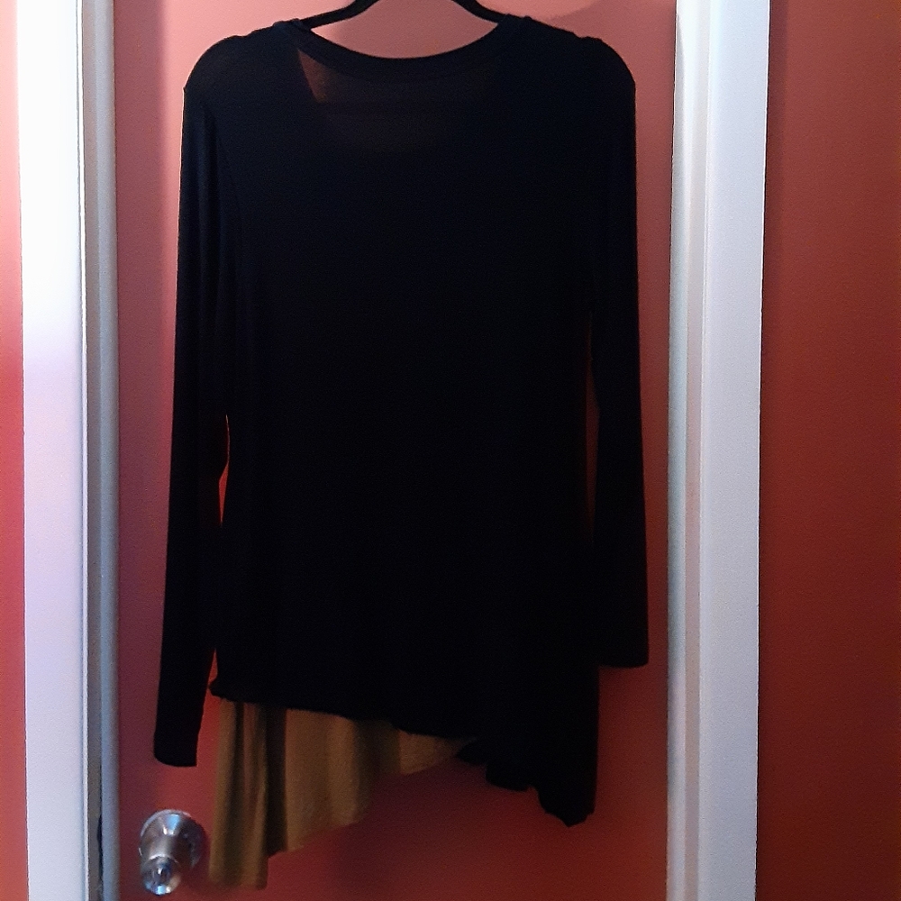 Logo by Lori Goldstein Tunic top